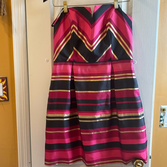 VINEYARD VINES NWTS GORGEOUS DRESS MAGENTA PINK BLACK GOLD METALLIC SIZE 10 - Picture 1 of 7